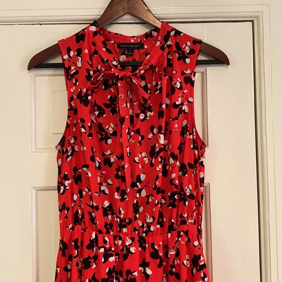 Banana Republic red floral dress with tie neck detail - Picture 2 of 3